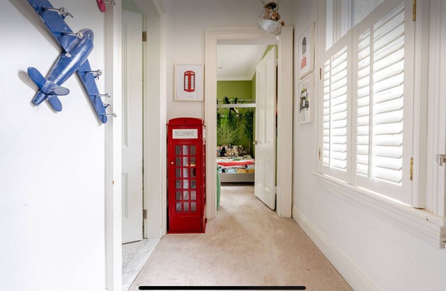 Spacious 5-bedroom house with pool and two office rooms in charming Montclair