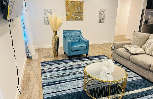Spacious 5-bedroom house in Evergreen/Pool + Family Friendly