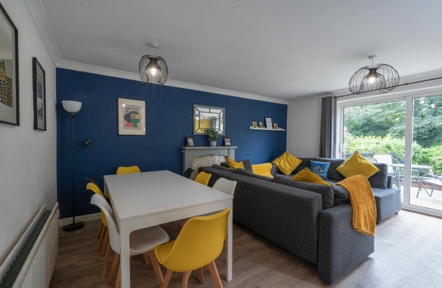Spacious 5-bedroom home perfect for large groups