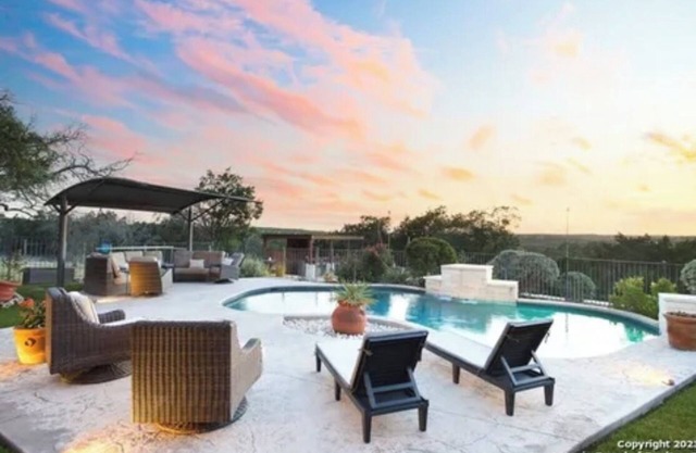 Spacious 5-bedroom home on private 9 ac. WiFi, AC, fitness in superb location