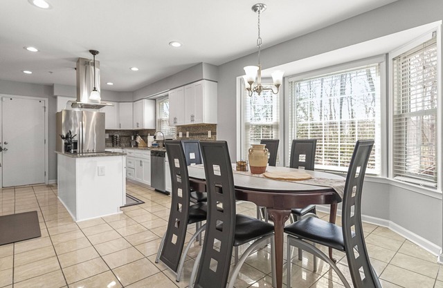 Spacious 5-bedroom house with AC, fitness room in charming Accokeek