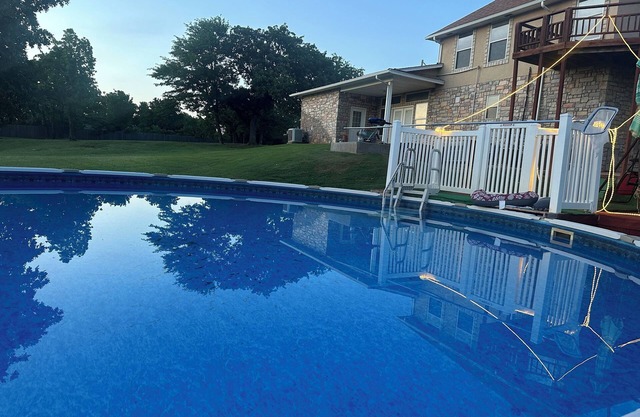 Spacious 5-bedroom house with swimming pool and AC, WiFi in beautiful Guthrie.