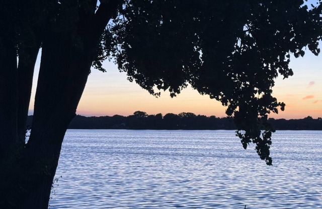 Spacious 5-bedroom house on Lake Butte des Morts in lovely Menasha.