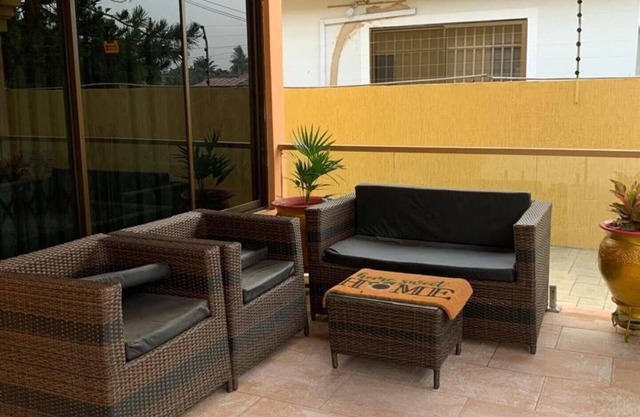 Spacious 5-bedroom house in awesome Accra with WiFi, AC
