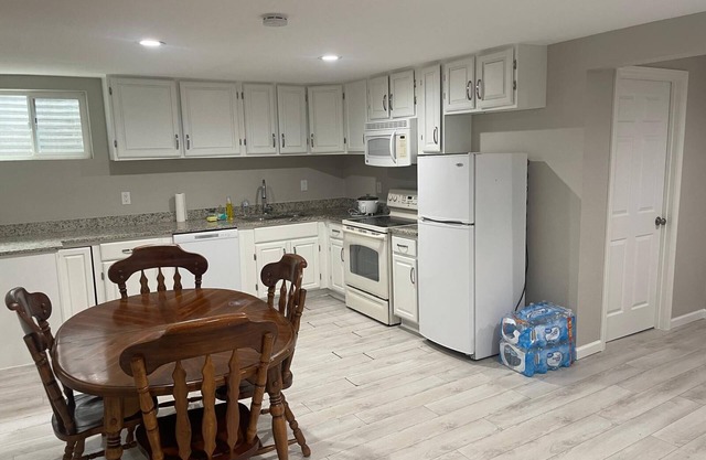 Spacious 5-bedroom house in enchanting Aurora with ,RV Parking Area,WiFi,AC etc.