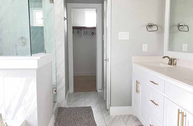 Spacious 5-bedroom house in beautiful Dallas with AC
