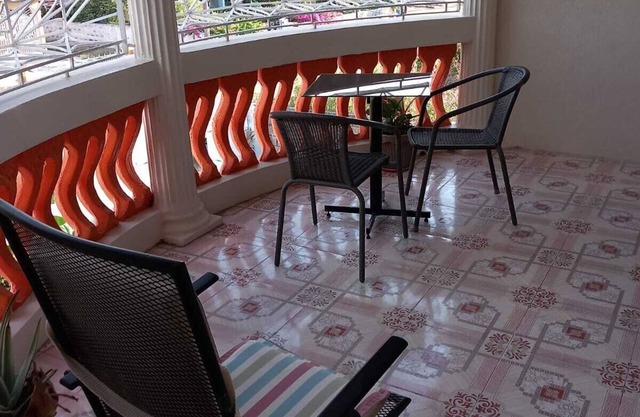 Spacious 5-bedroom estate in serene Spanish Town with WiFi, AC