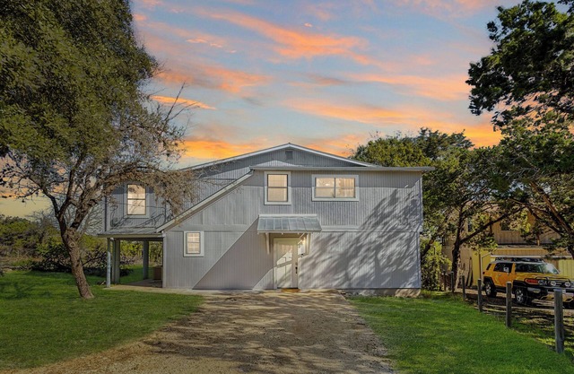 Spacious 5-bedroom house in enchanting Canyon Lake