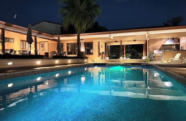 Spacious 5-bedroom villa in fantastic Escazú with AC, WiFi