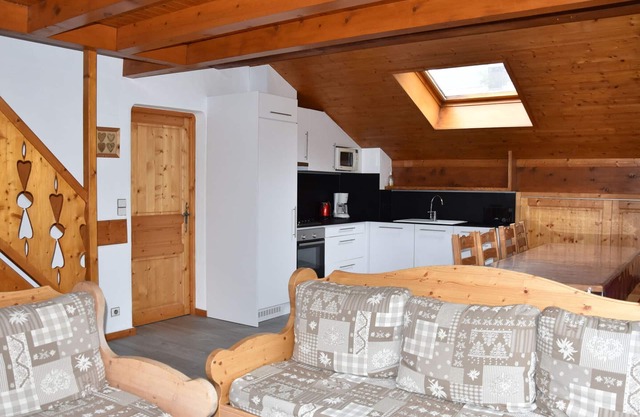 Spacious 5-Room Duplex with Large Terrace, Parking, Near Shops and Cable Car in Champagny-en-Vanoise
