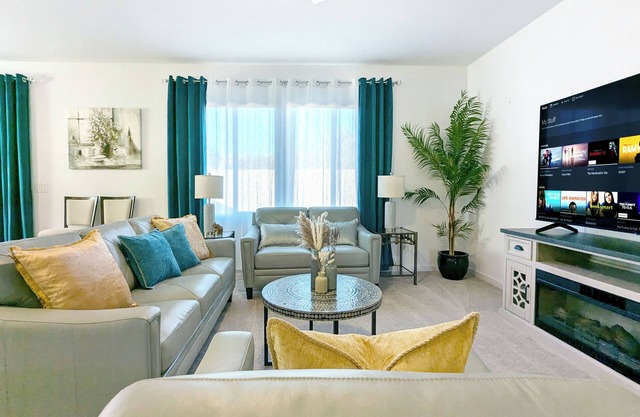 Spacious 5B4B Single Story home @ EV Charger & Pool Table @ 10 Mins to Strip!