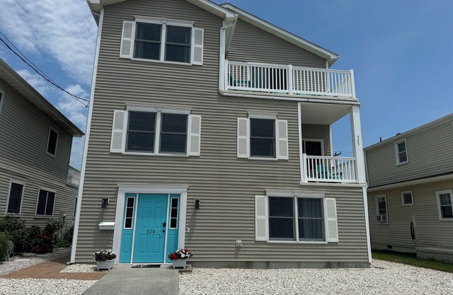 Spacious 5BR/3BA Beach Block Home – Steps to Sand & Perfect for Families!