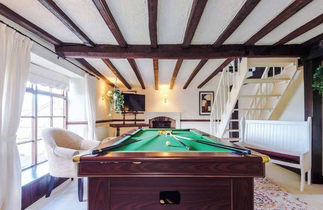 Spacious 5BR Home w/Game Room