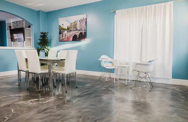 Spacious 5BR Retreat for Groups located in a peaceful neighbour hood