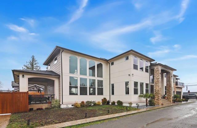 Spacious 5BR Retreat New Seattle