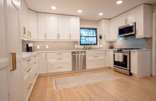 Spacious 5BR Retreat w/Wet Bar, Backyard – 10min to Notre Dame