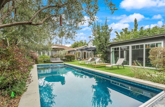 Spacious 5BR Villa in Venice with Pool/Hot Tub/Theater Room/Game Room