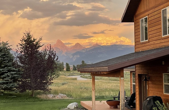 Spacious 5BR w/Stunning Grand Teton Views + 20 mins from Resort