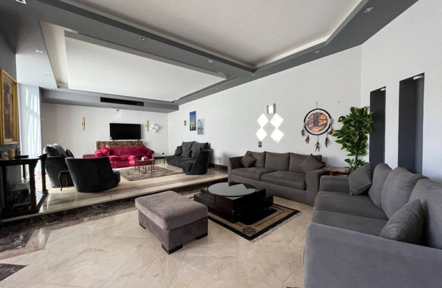 Spacious 6-bedroom country house in delightful Giza Governorate with AC, WiFi