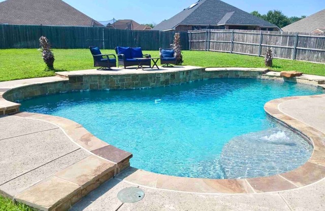 Spacious 6-bedroom house with pool and hot tub and theater room next to stadium!