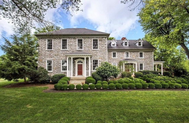 Spacious 6-bedroom Historic Estate in Tranquil but Convenient Location