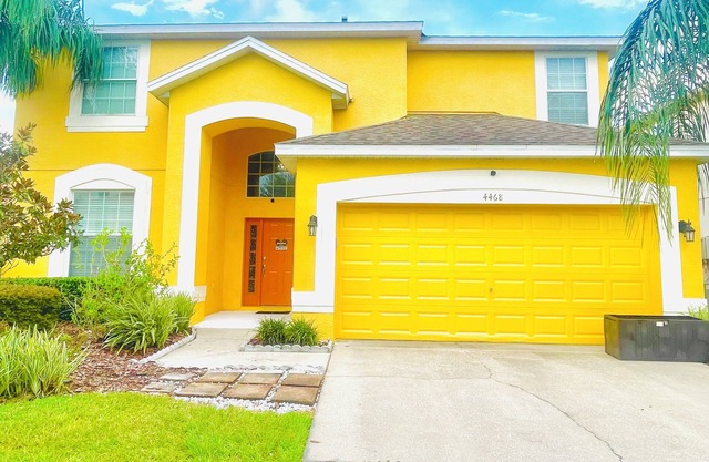 Spacious 6-bedroom house, 8 beds, pool with heater, Near Disney in Kissimmee