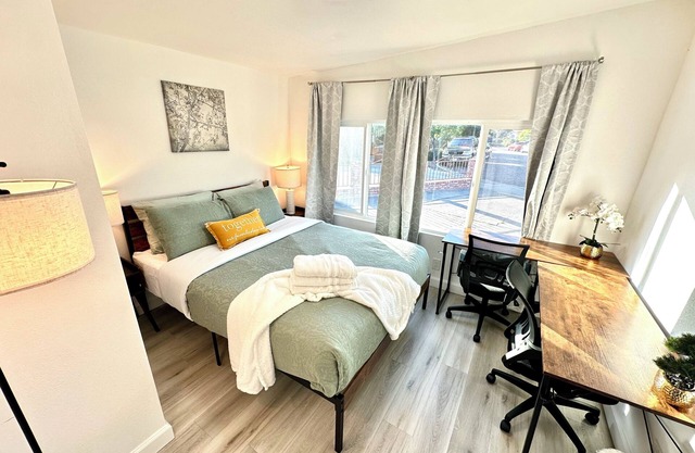Spacious 6-bedroom house in Sunnyvale with WiFi access