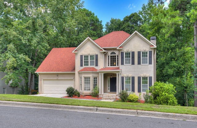 Spacious 6-bedroom house with fitness room, movie room, and ping pong table!