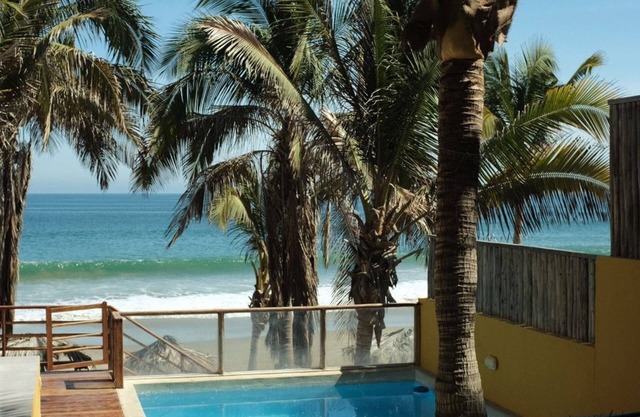 Spacious 6-bedroom oceanfront house in amazing Vichayito with AC, WiFi