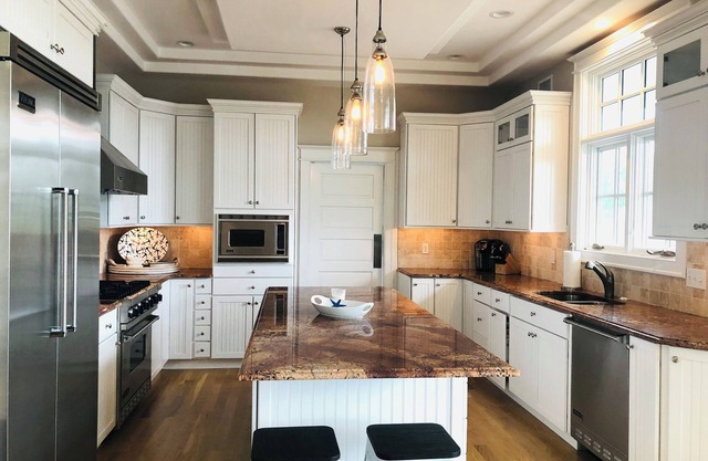 Spacious 6-bedroom lagoon front house in enchanting Loveladies LBI