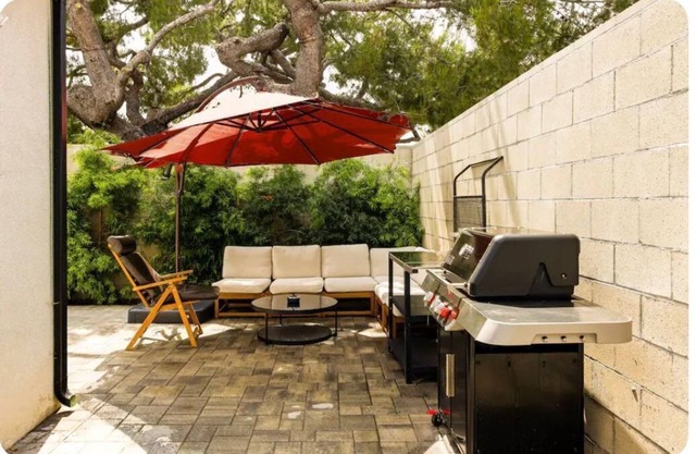 Spacious 6-bedroom house in marvelous Los Angeles with WiFi, AC