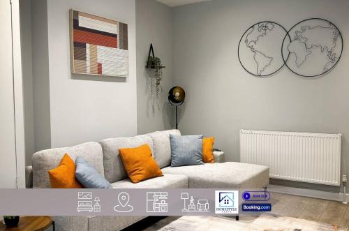Spacious 6BDR House By Homestyles Hosts Short Lets & Serviced Accommodation Suffolk With Private En-Suite & Free Parking