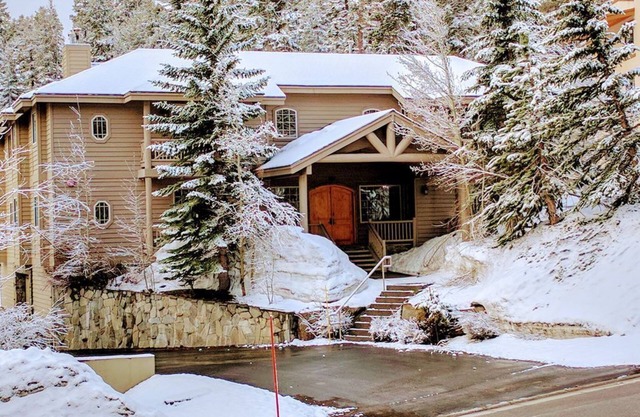 Spacious 6BR/6BA Retreat-Steps to Canyon Lodge w/Private Hot Tub, Sauna & Decks