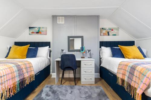 Spacious 6BR London Home Sleeps 18 Near Tube