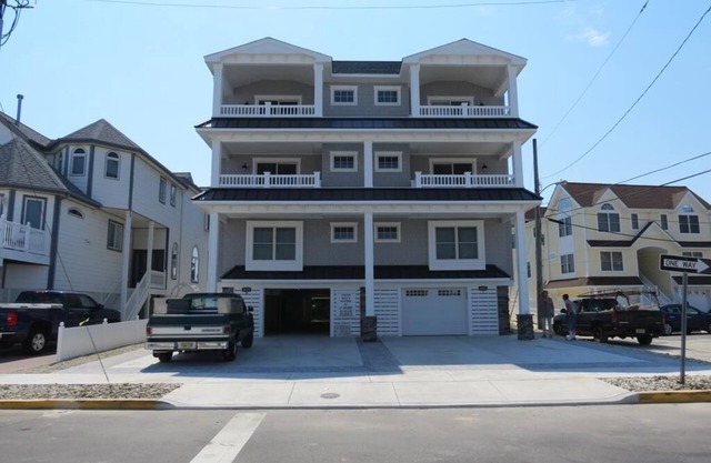 Spacious 7-bedroom Beachfront Villa In Fantastic Sea Isle City With WiFi, AC