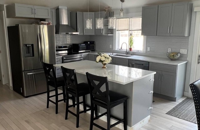 Spacious 7-bedroom house with fitness room, WiFi in wonderful Barnstable