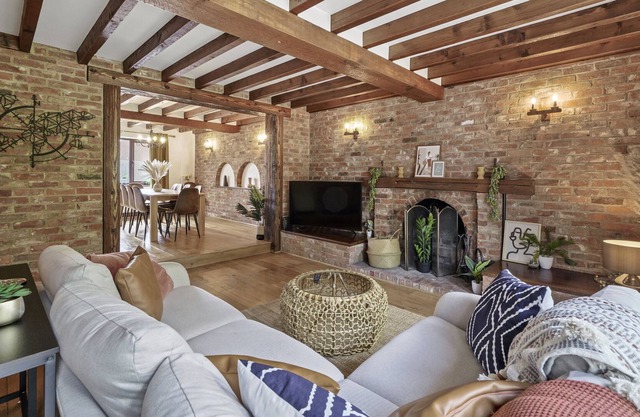 Spacious 7 bedroom house perfect for large groups