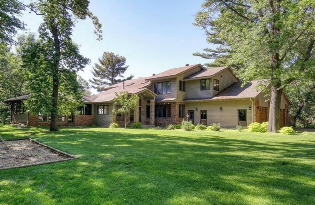 Spacious 7-bedroom house on the Lake, with AC, WiFi, in peaceful Menomonie WI
