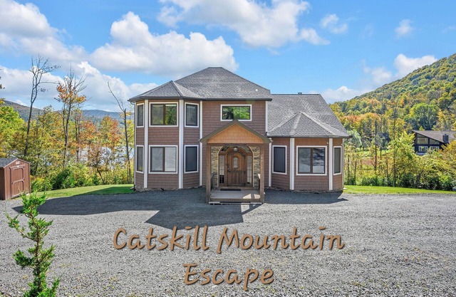 Spacious 7-bedroom house in lovely Hunter with game room, sauna, swimming spa