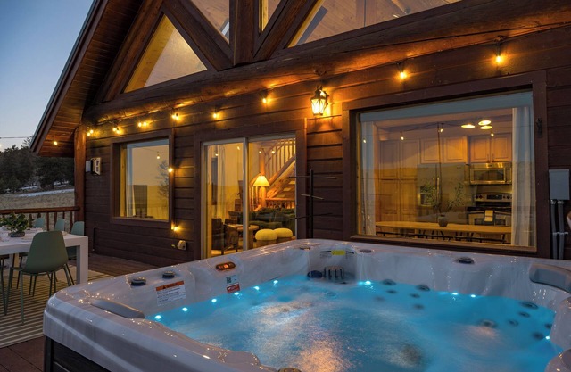 Spacious 8 Person Cabin with Hot Tub Near Ski Resorts