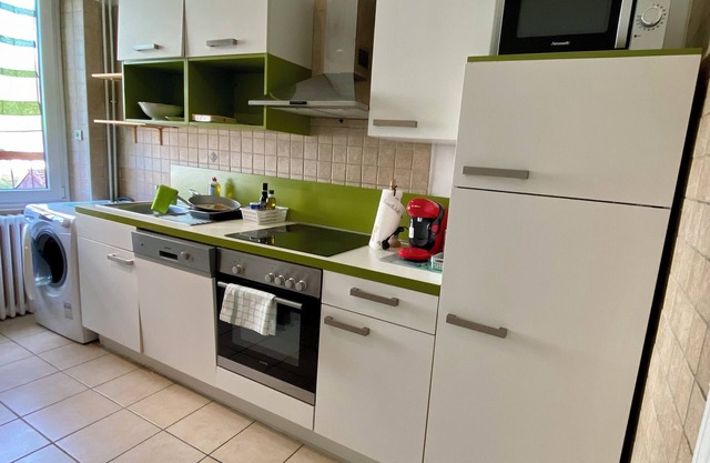 Spacious 92m2 apartment in quiet location, 10 min walk to town, easy parking
