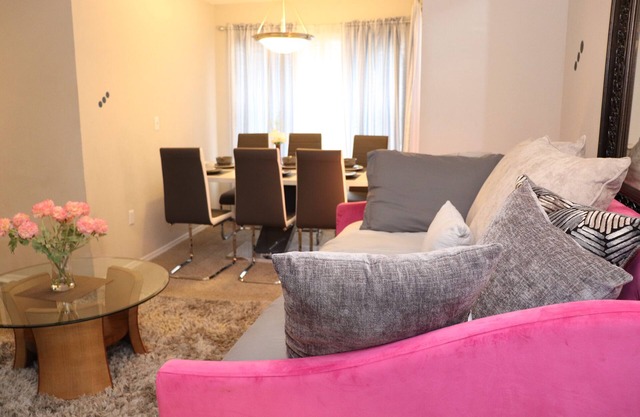 Spacious Accessibility 2R2bts Apt with 4 beds sleeps 6