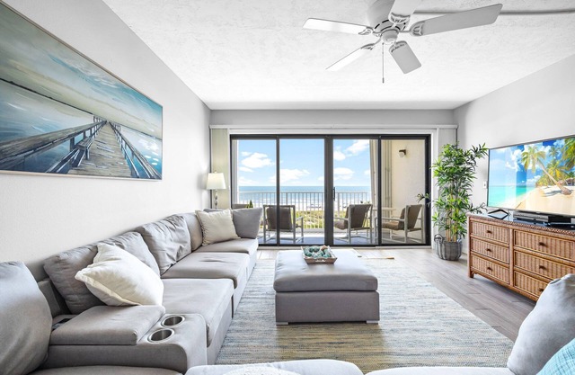 Spacious and Beautiful Direct Ocean Front Condo w/Heated Pool and Hot Tub!