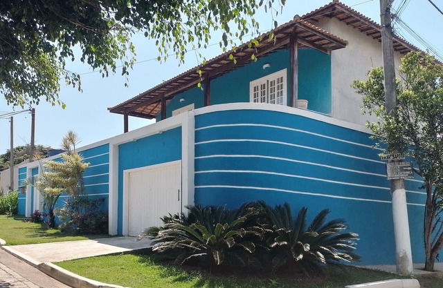 Spacious and Comfortable House with Gourmet Area, WiFi, Deck, Balcony, Garage