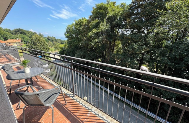 Spacious and bright apartment with parking space, Wi-FI and relaxing balcony