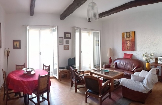 Spacious and bright apartment, large terrace, near StRoch main station