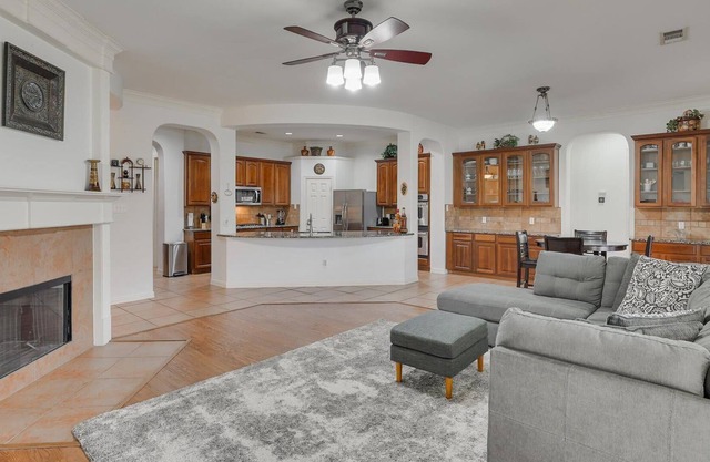 Spacious and Bright Home for Big Groups at DFW