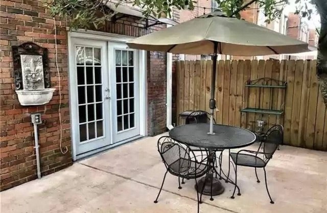 Spacious and Comfy Townhome- (Minimum 30 days)Heart of Metairie + Near Lakefront