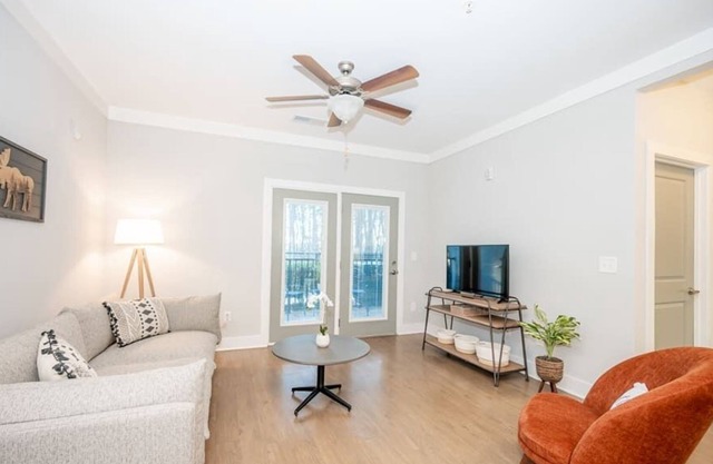 Spacious and Comfy 1BR with Workspace+Gym+Parking