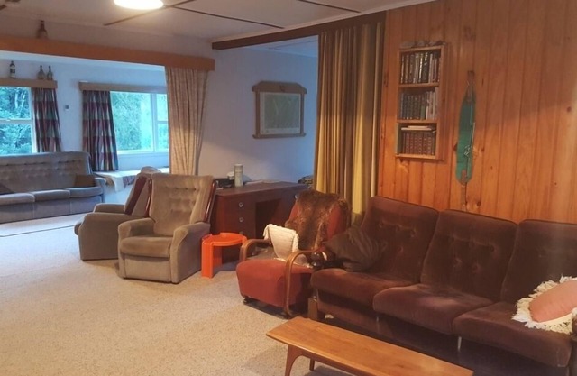 Spacious and cosy, bush setting